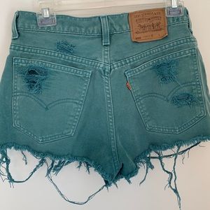 Levi green shorts